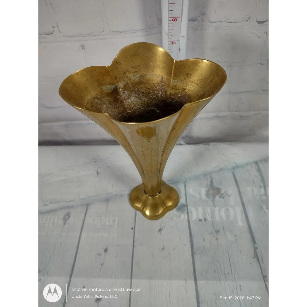 Vintage Brass Trumpet Bud Vase Scalloped Rim Fluted Flower Vase India 8in